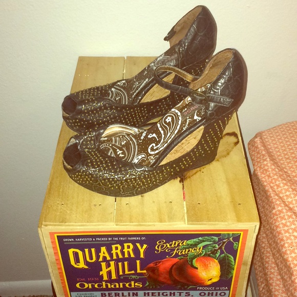 Detailed Wedges - Picture 1 of 2